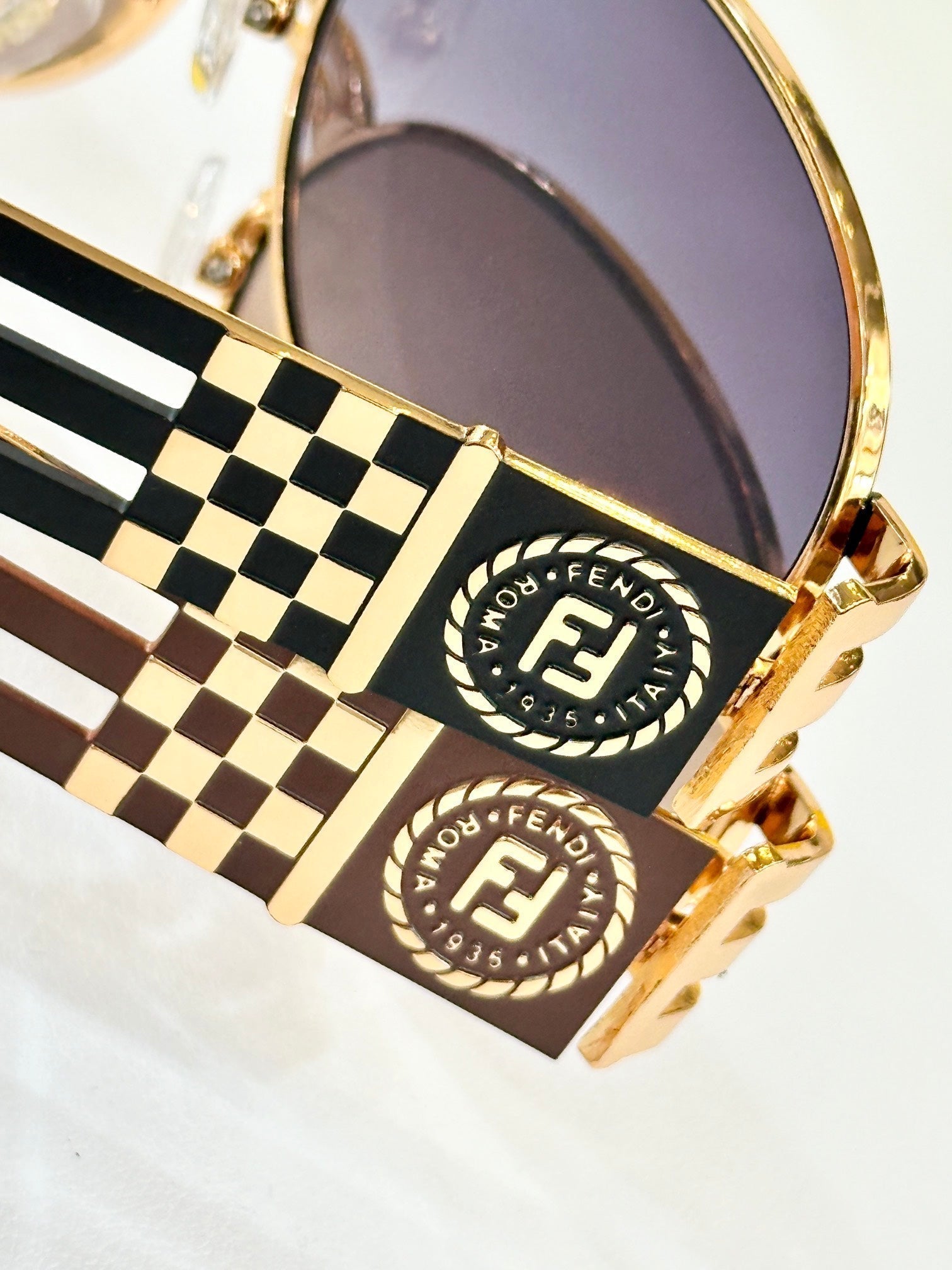 FIRST CRYSTAL CHUNKY OVAL FRAME SUNGLASSES 7078 IN METAL