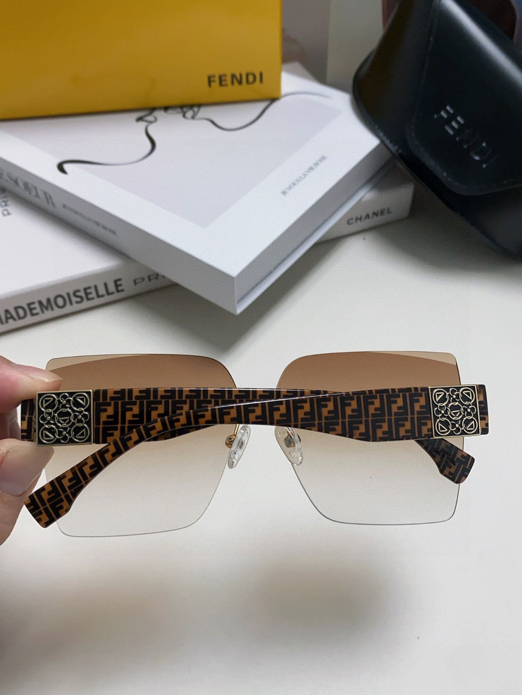 FF PATTERN FIRST CRYSTAL SQUARE FRAME SUNGLASSES 562044 IN ACETATE